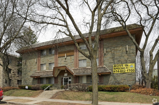 Building Photo - 2920 W Highland Blvd