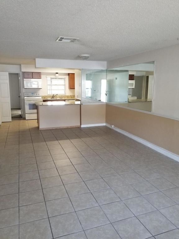 Building Photo - 1283 Woodman Way