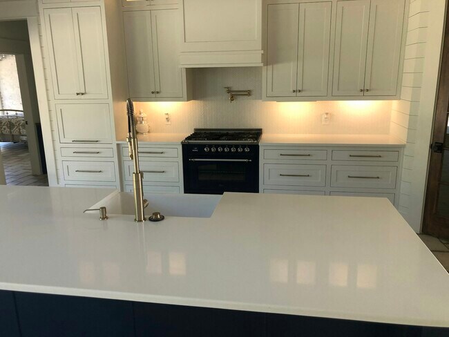 Foto del edificio - 461 Silver Ln