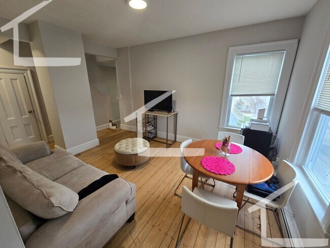 Foto del edificio - HOT WATERTOWN LISTING!!!!!