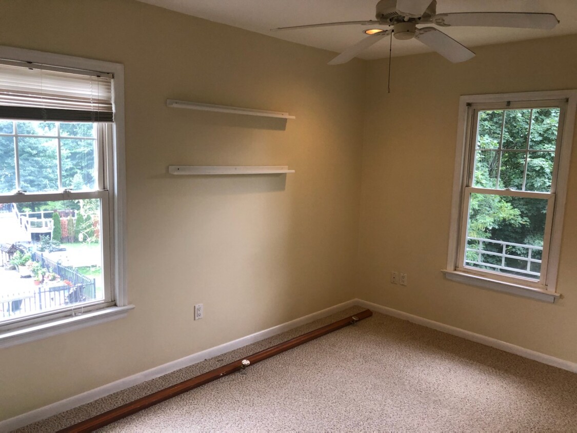 Primary Photo - 20 Ridgeview Ave