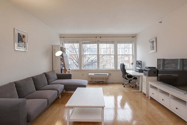 Primary Photo - 40 Constitution Way