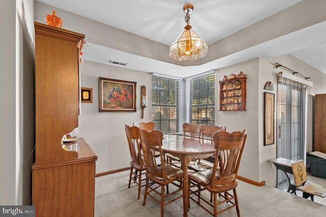 Foto del edificio - 381 Redbud Ct