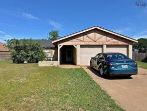 Building Photo - 2316 Perrin Dr