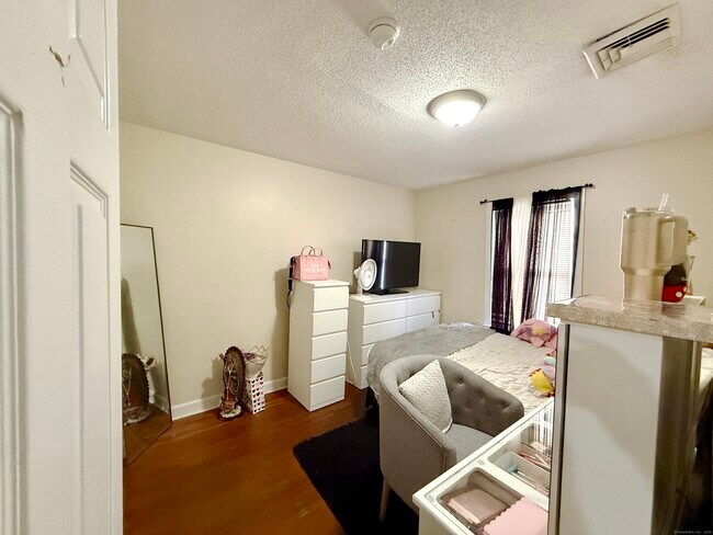 Foto del edificio - 12 South St