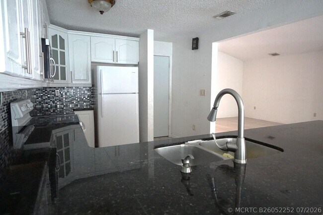 Building Photo - 18011 SW 139th Ct