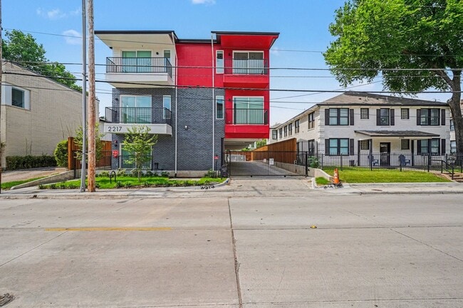 Building Photo - 2217 N Fitzhugh Ave