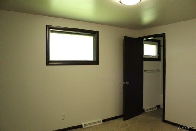 Building Photo - 111 Sunshine Dr