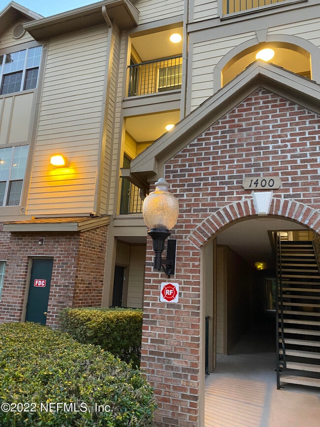 Building Photo - 7800 Point Meadows Dr