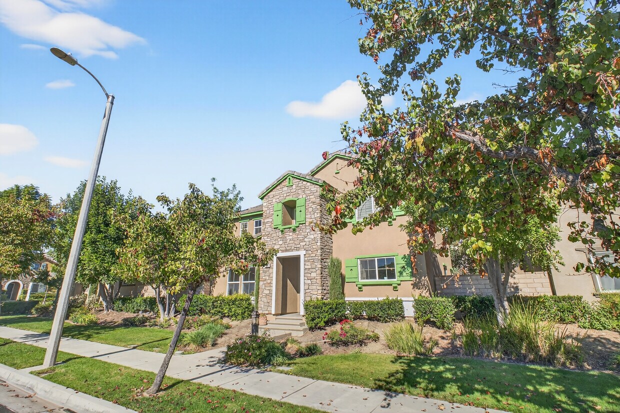 Foto principal - 1757 E Flora St