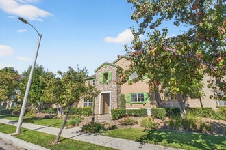 Building Photo - 1757 E Flora St