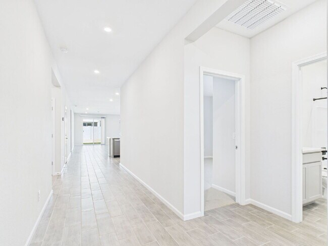 Foto del edificio - NORTH COPPER CANYON BRAND NEW BEAUTY