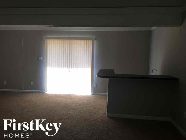 Foto del edificio - 6177 Briarbend Ln