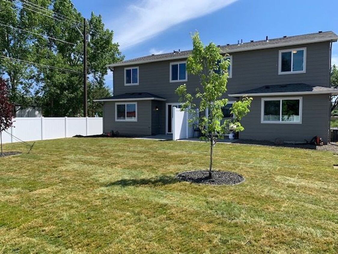 Foto principal - Beautiful New 4 Bedroom 2.5 Bath 2 Story T...