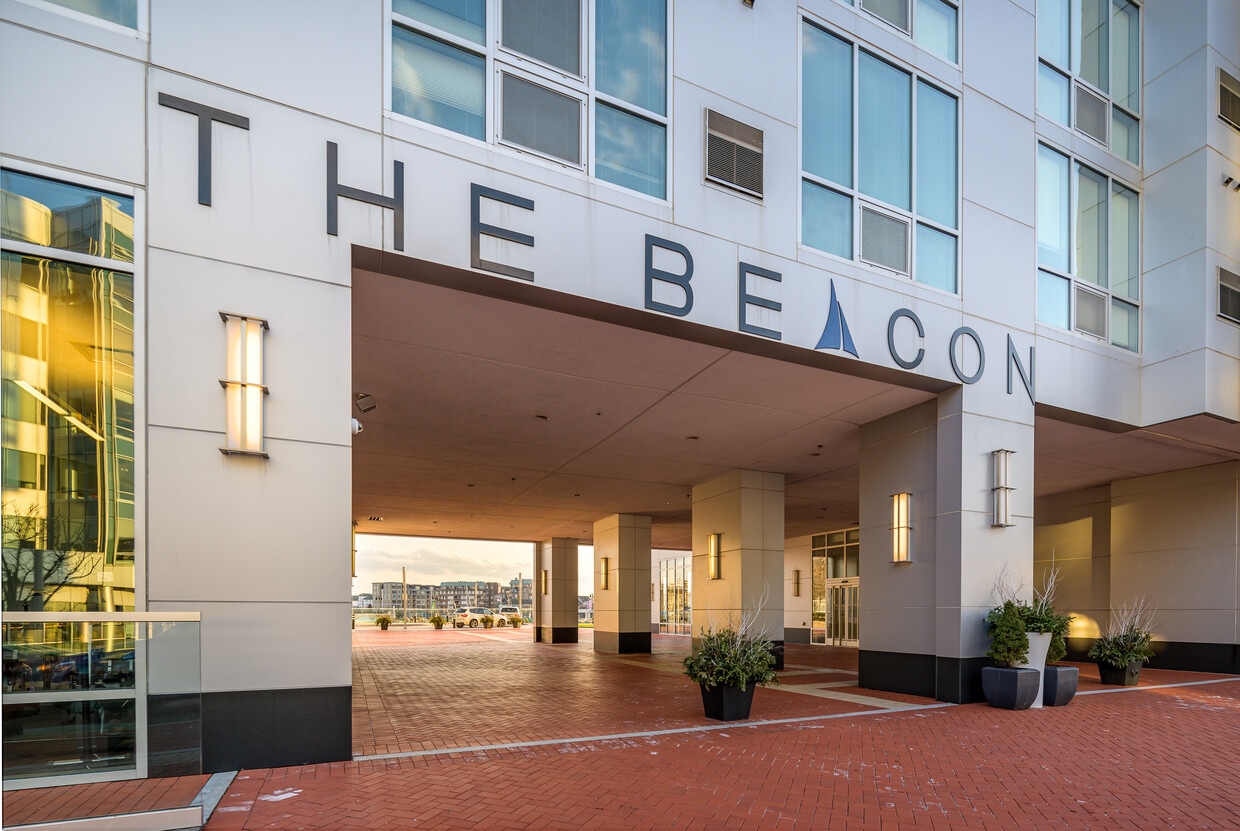 Photo - 1 Hbr Pt Rd (Stamford, CT)