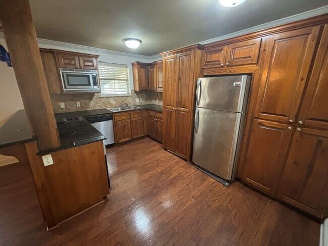 Photo - 1290 Park Blvd Apartment