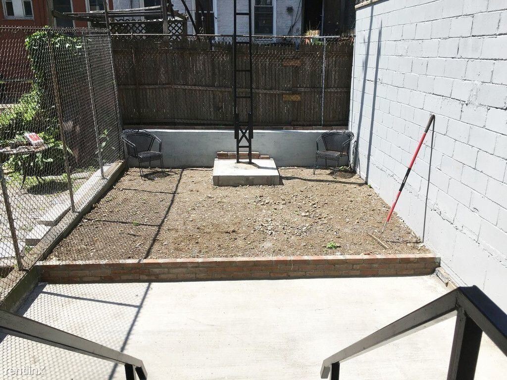 2 br, 1 bath - 365 Stockholm St Duplex ! - 2 br, 1 bath  - 365 Stockholm St Duplex !