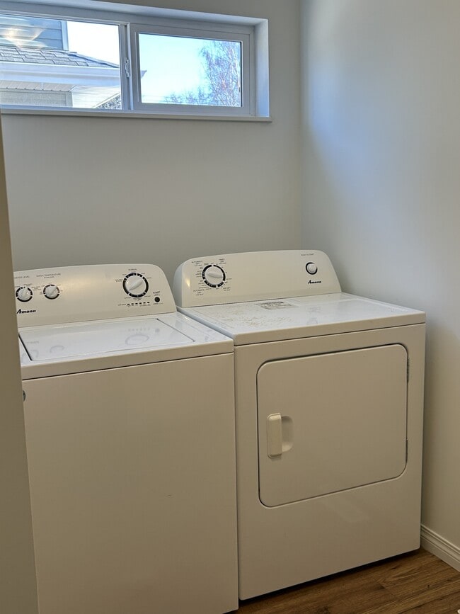 Building Photo - 12521-12577 77 St NW