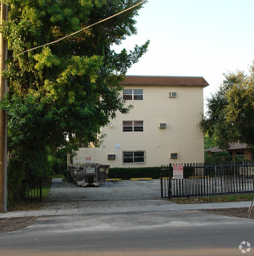 Primary Photo - 122 NE 78th St