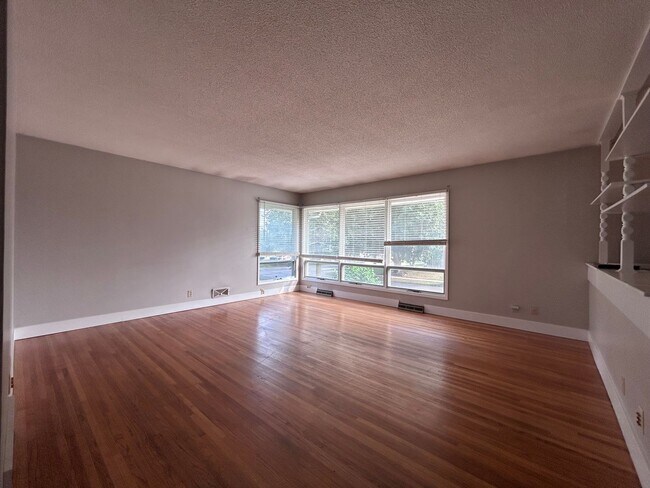 Foto del edificio - 4 Bed 2 Bath