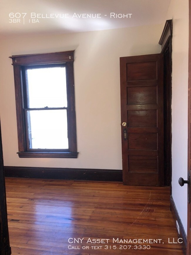 Building Photo - 607 Bellevue Avenue - Right Side