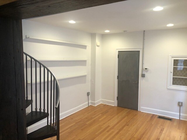 Building Photo - 310 E Girard Ave