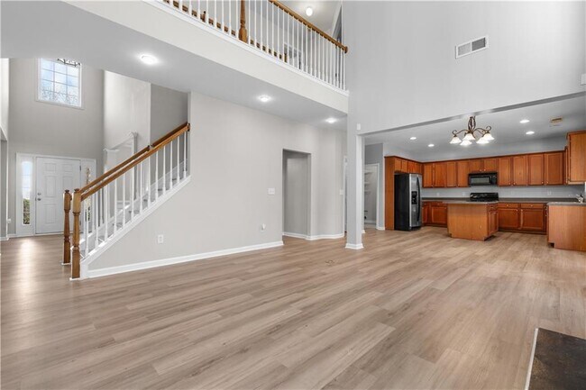 Building Photo - 1360 Silvergate Dr