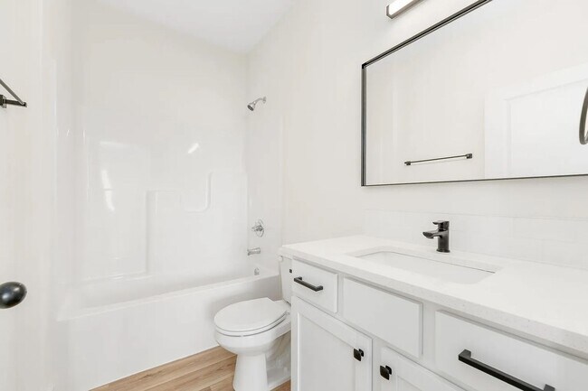 Foto del edificio - NEW Construction 3 Bedroom Duplex!