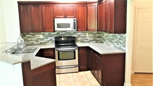 Foto del edificio - 6526 Catalina Ln