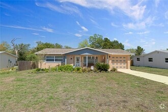 Building Photo - 11 Oak Hollow Dr