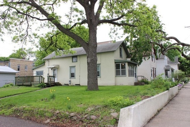 Foto del edificio - 1205 3rd St NE
