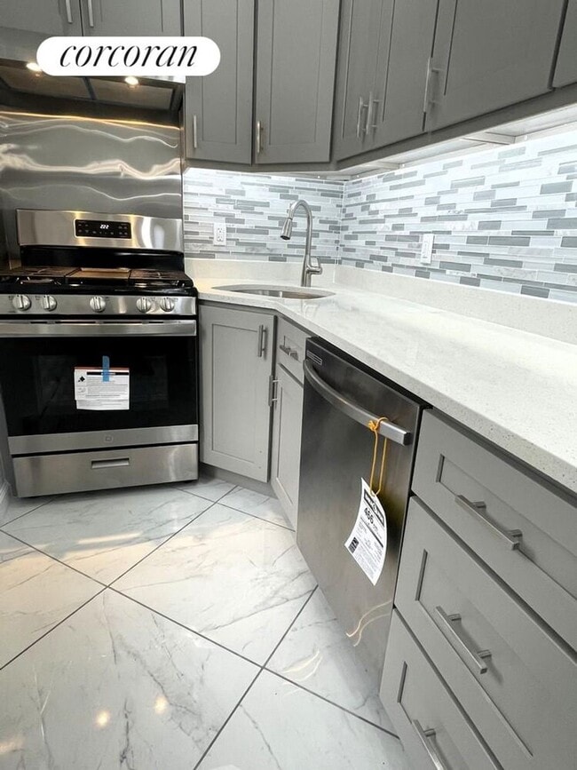 Foto del edificio - 318 E 62nd St