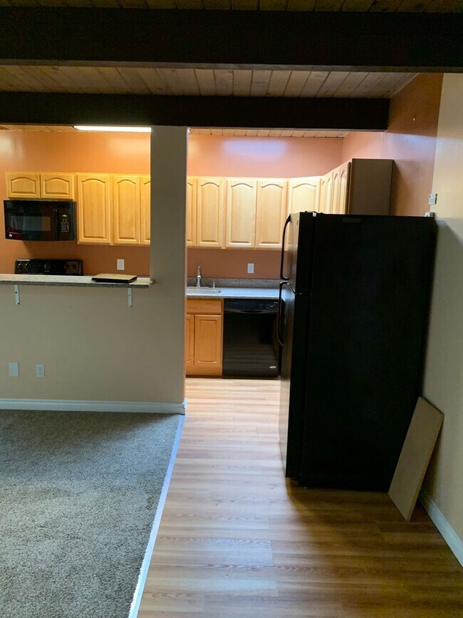 Foto del edificio - $1495 one bedroom one bath Apt. Lake City ...