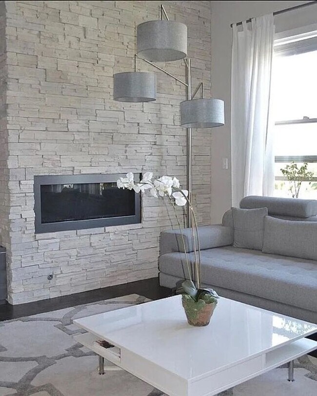 Building Photo - Modern, bright and spacious townhome for rent