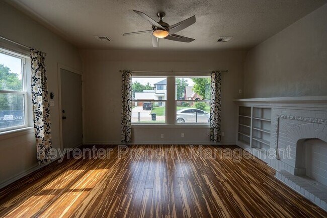 Foto del edificio - 116-118 NW 31st St