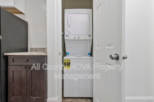 Foto del edificio - 1719 West Virginia Ave NE