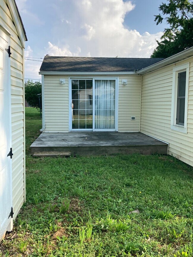 Building Photo - 2 bedroom with a bonus room and large shed