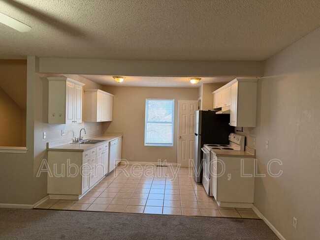 Building Photo - 5644 N Anita Ave