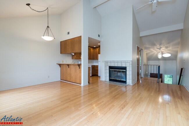Building Photo - Beautiful Scotts Valley Townhouse | Great ...