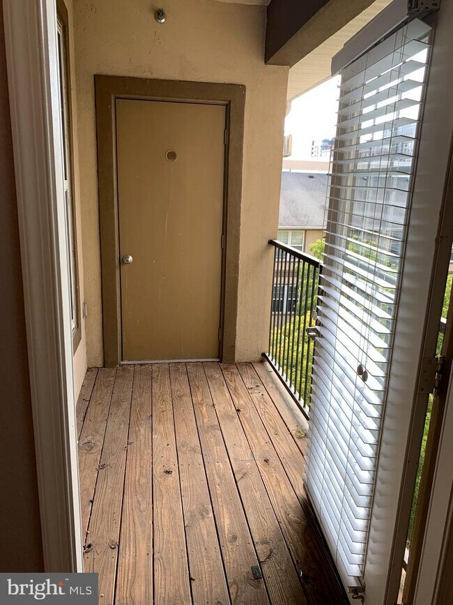 11750 Old Rd Unit 2523, North Bethesda, MD 20852 Room for