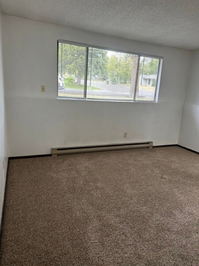 Foto del edificio - 4979-823/825 2nd St Duplex
