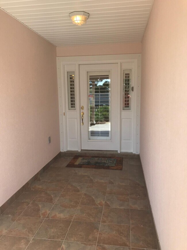 Building Photo - 187 Maravilla Dr