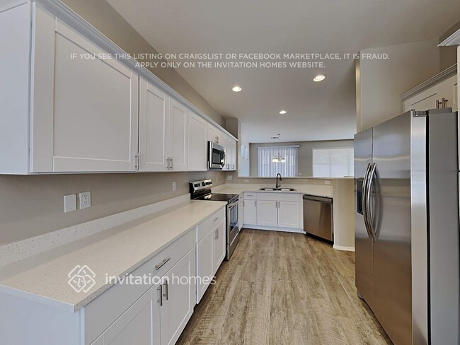 Building Photo - 15747 W Mohave St
