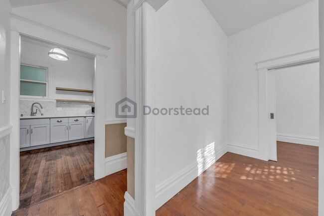 Building Photo - 607A Shotwell St