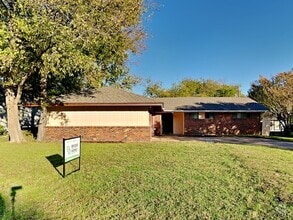 Building Photo - 4820 Grove St