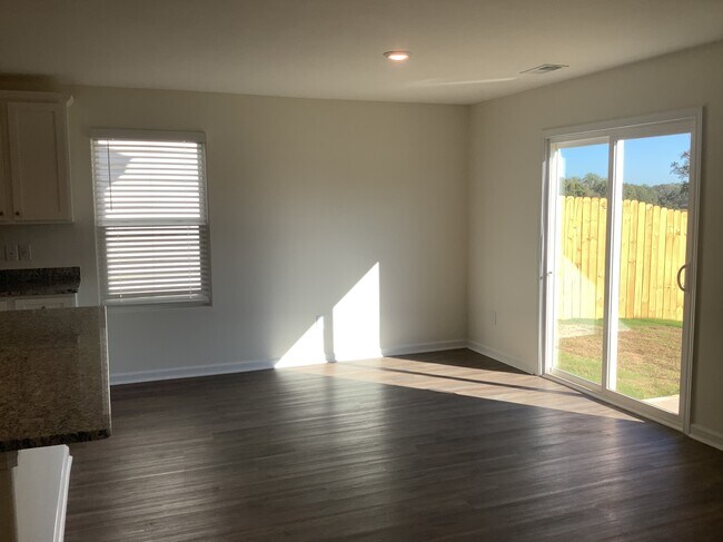 Foto del edificio - 6050 Mason Tucker Drive