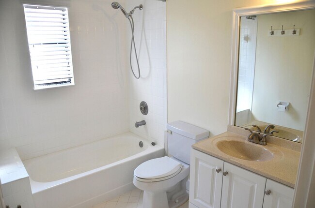 Foto del edificio - 3355 JAYWOOD Ter