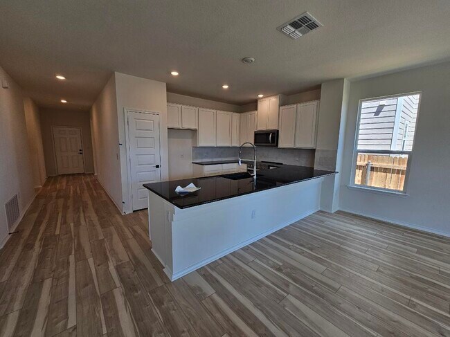 Building Photo - 8107 Marigny Way