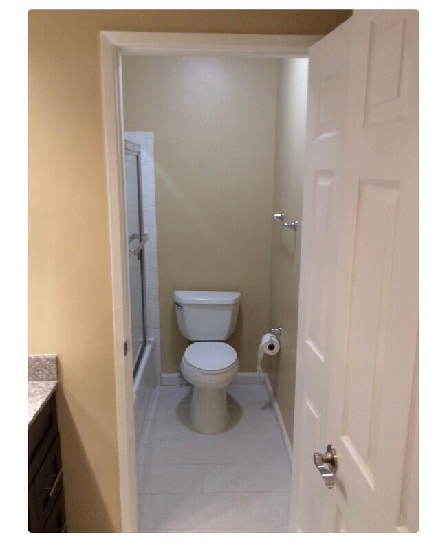 Bathroom - 15344 Weddington St