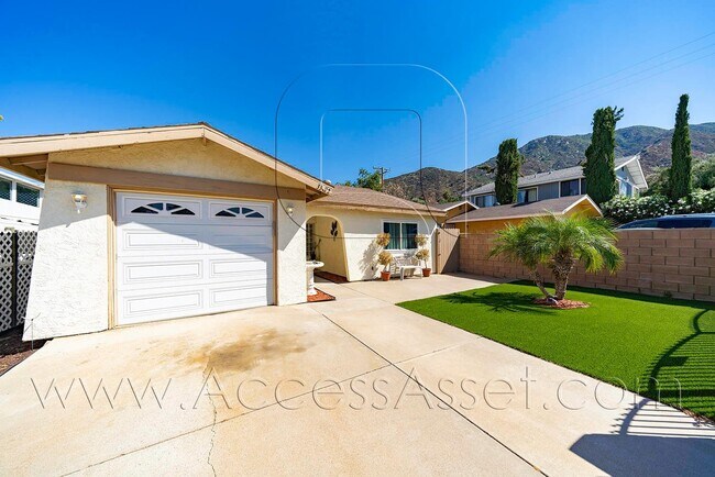 Foto del edificio - Charming 2 Bed/ 1 Bath Amazing Home In Lak...